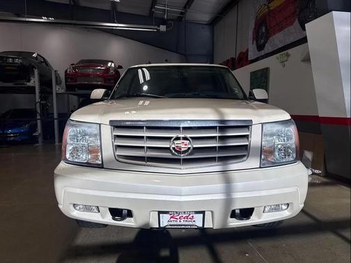 2005 Cadillac Escalade Base