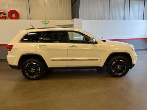Photo 3 of 85 of 2012 Jeep Grand Cherokee Overland