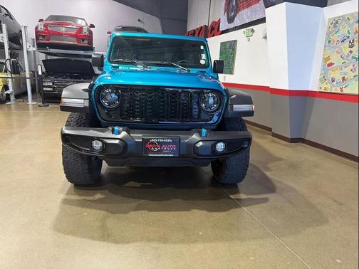 Bikini Pearl Coat 2024 Jeep Wrangler 4xe Willys