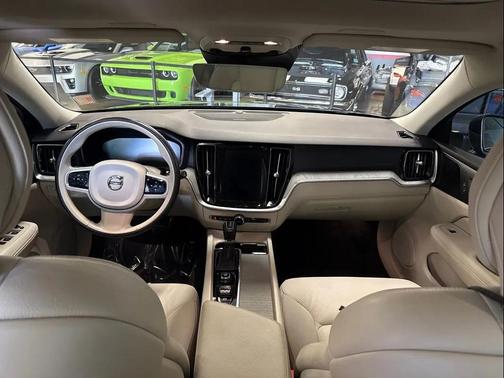 2021 Volvo V60 Cross Country T5