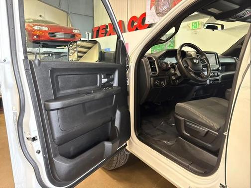 2021 RAM 3500 Tradesman Crew Cab 4x4 8' Box