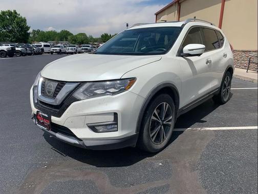 White 2017 Nissan Rogue SL