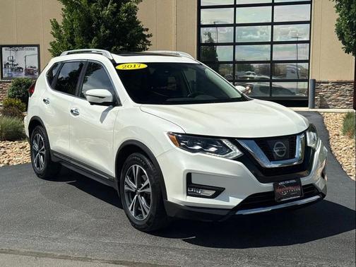 White 2017 Nissan Rogue SL