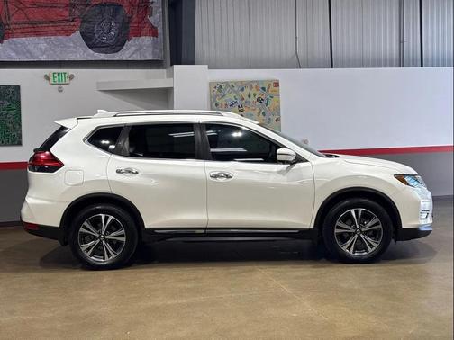 White 2017 Nissan Rogue SL