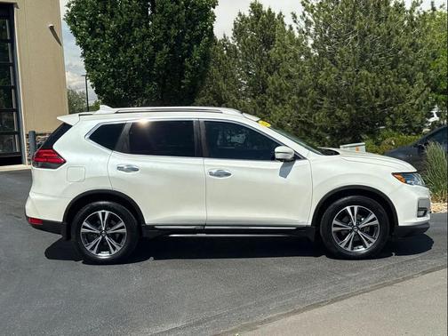 White 2017 Nissan Rogue SL