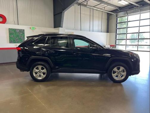 2021 Toyota RAV4 Hybrid LE