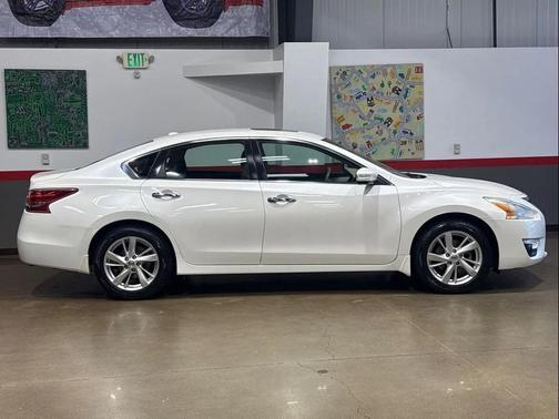 Pearl White 2013 Nissan Altima 2.5 SL