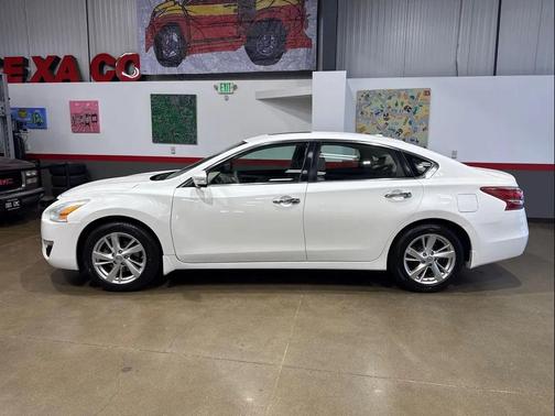 Pearl White 2013 Nissan Altima 2.5 SL