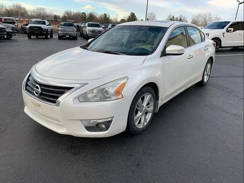 Pearl White 2013 Nissan Altima 2.5 SL