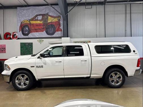 Bright White Clearcoat 2019 RAM 1500 Big Horn