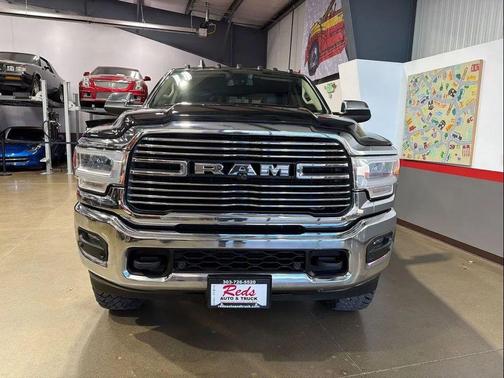 Diamond Black Crystal Pearlcoat 2021 RAM 2500 Laramie Crew Cab 4x4 6'4' Box