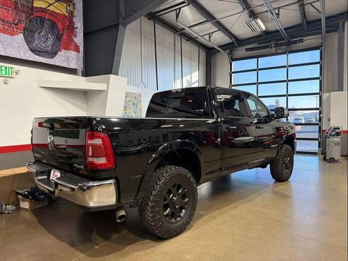 Diamond Black Crystal Pearlcoat 2021 RAM 2500 Laramie Crew Cab 4x4 6'4' Box