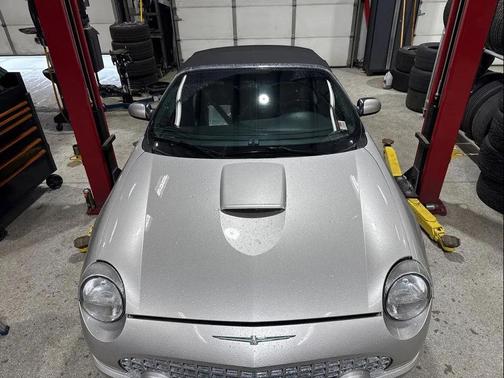 2004 Ford Thunderbird Base