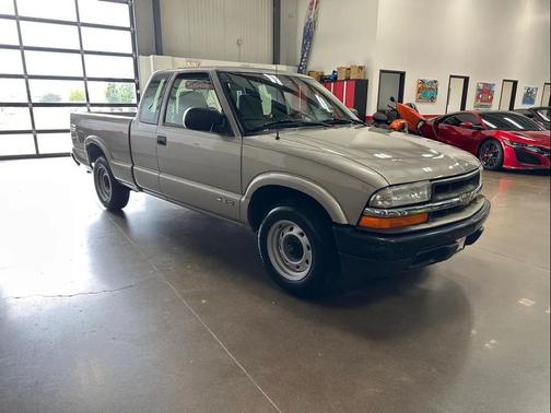 2002 Chevrolet S-10 Base