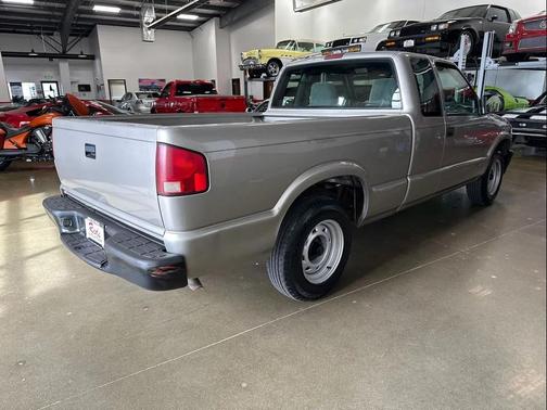 2002 Chevrolet S-10 Base