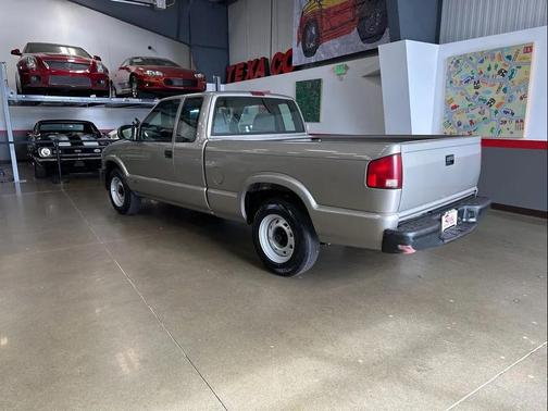 2002 Chevrolet S-10 Base
