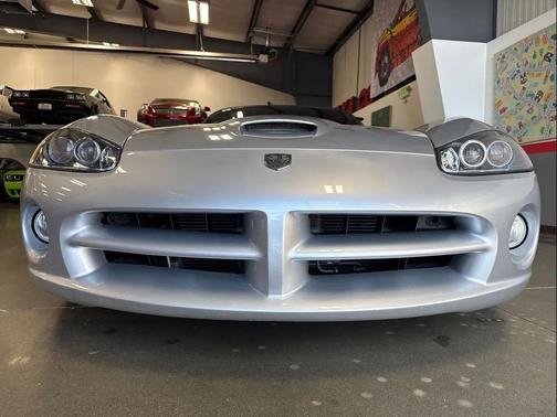 2005 Dodge Viper SRT10