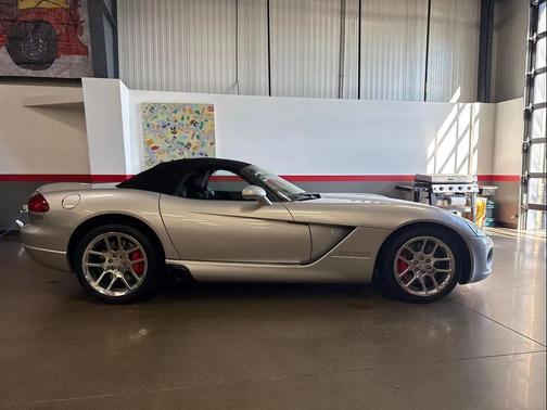 2005 Dodge Viper SRT10