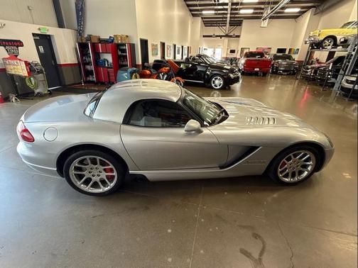 2005 Dodge Viper SRT10