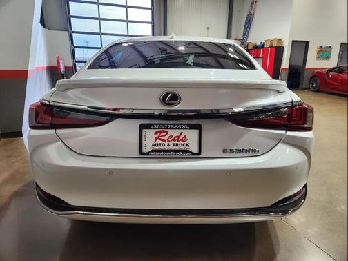 2023 Lexus ES 300h Base