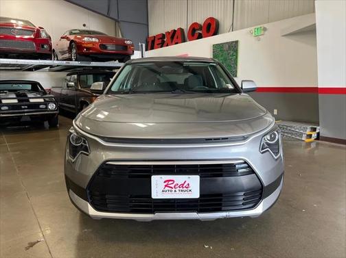 2023 Kia Niro LX