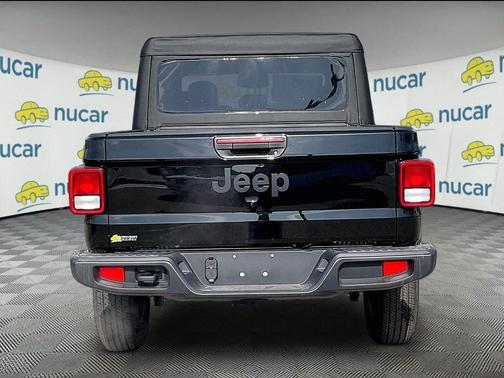2026 Jeep Gladiator Sport