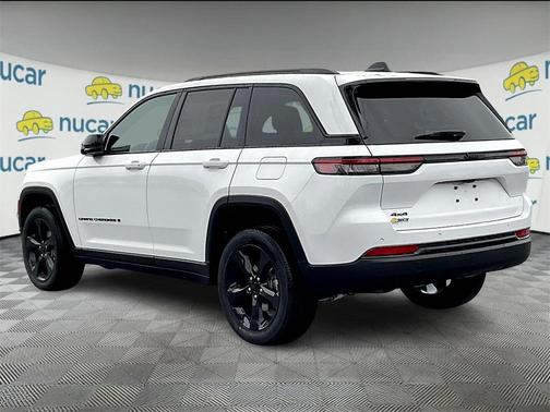 2025 Jeep Grand Cherokee Laredo