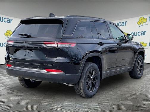 2026 Jeep Grand Cherokee Laredo