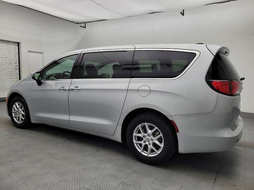 Silver Mist Clearcoat 2023 Chrysler Voyager LX