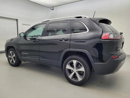 Photo 3 of 32 of 2019 Jeep Cherokee High Altitude
