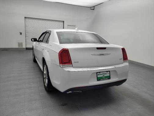 2018 Chrysler 300 Touring