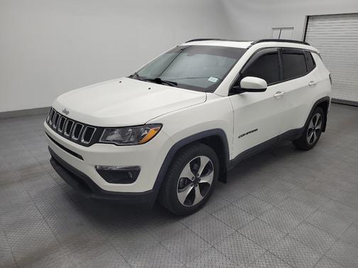 White Clearcoat 2017 Jeep New Compass Latitude