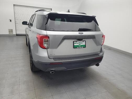 Iconic Silver Metallic 2021 Ford Explorer XLT