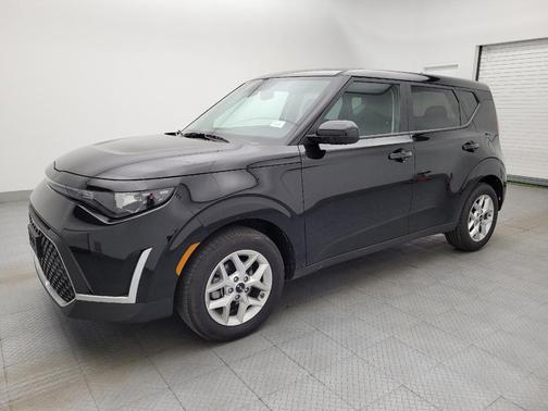 Fusion Black 2025 Kia Soul LX