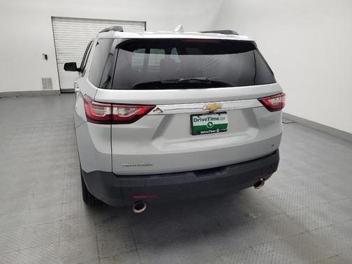 Silver Ice Metallic 2020 Chevrolet Traverse LT Cloth