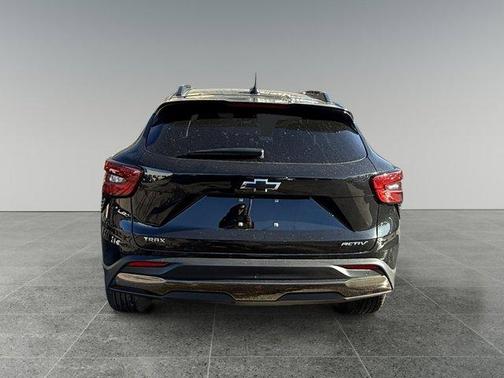 Mosaic Black Metallic 2026 Chevrolet Trax ACTIV