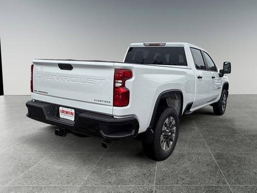 Summit White 2026 Chevrolet Silverado 2500 Custom