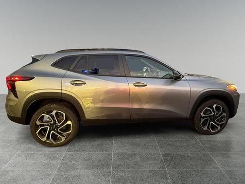 Sterling Gray Metallic 2026 Chevrolet Trax 2RS