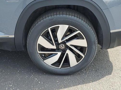 pure gray 2026 Volkswagen Atlas 2.0T SEL
