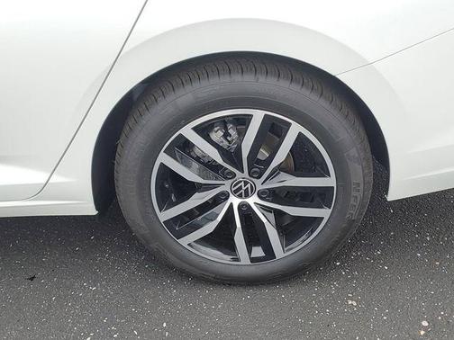 Opal White Pearl 2026 Volkswagen Jetta 1.4T SE