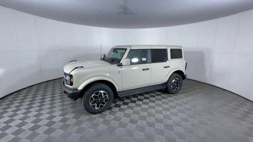 DESERT SAND 2026 Ford Bronco Outer Banks