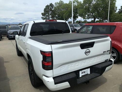 Glacier White 2023 Nissan Frontier SV