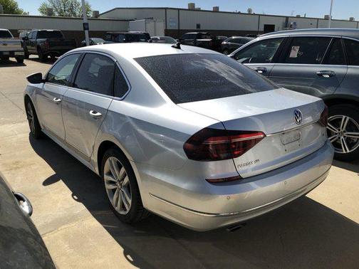 2017 Volkswagen Passat 1.8T SE w/Technology