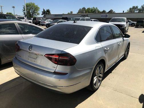2017 Volkswagen Passat 1.8T SE w/Technology