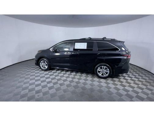 2023 Toyota Sienna Woodland Edition