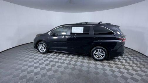 2023 Toyota Sienna Woodland Edition