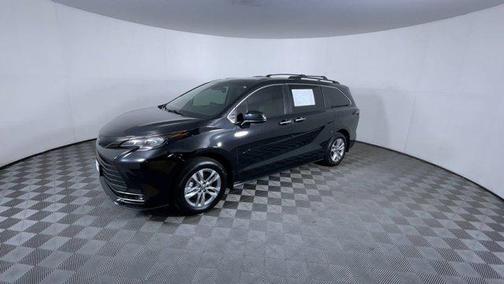 2023 Toyota Sienna Woodland Edition