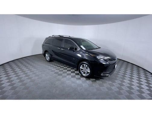 2023 Toyota Sienna Woodland Edition