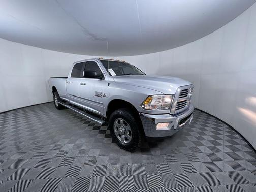 2017 RAM 2500 Big Horn Crew Cab 4x4 8' Box