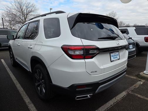 2025 Honda Pilot Touring 8-Passenger